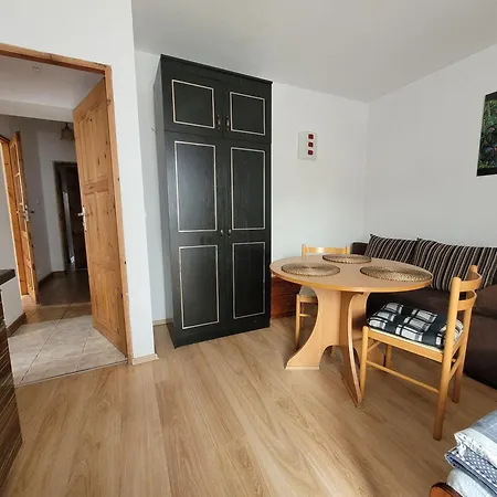 Renatka Przy Plazy Apartment Unieście