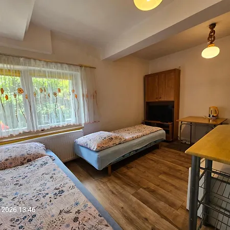 Renatka Przy Plazy Apartment Unieście