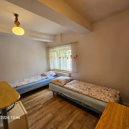 Renatka Przy Plazy Apartment Unieście